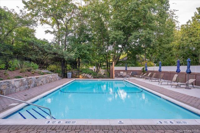 53 Top Of The Ridge A9, Mamaroneck, NY 10543