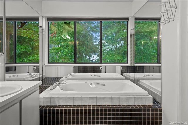53 Top Of The Ridge A9, Mamaroneck, NY 10543