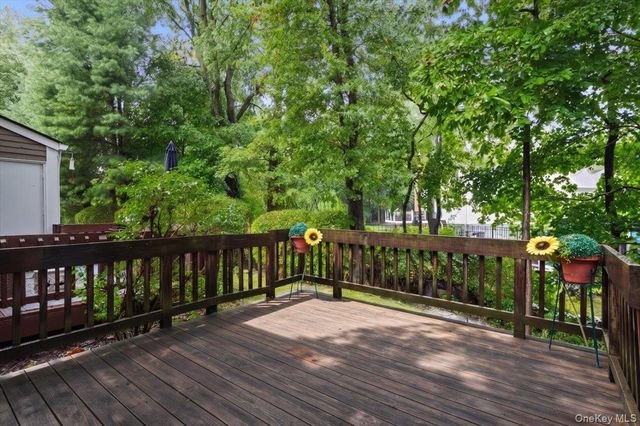 53 Top Of The Ridge A9, Mamaroneck, NY 10543