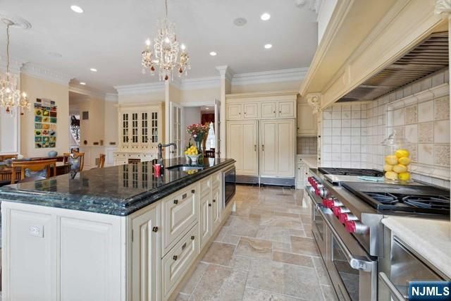 31 Marie Major Drive, Alpine, NJ 07620