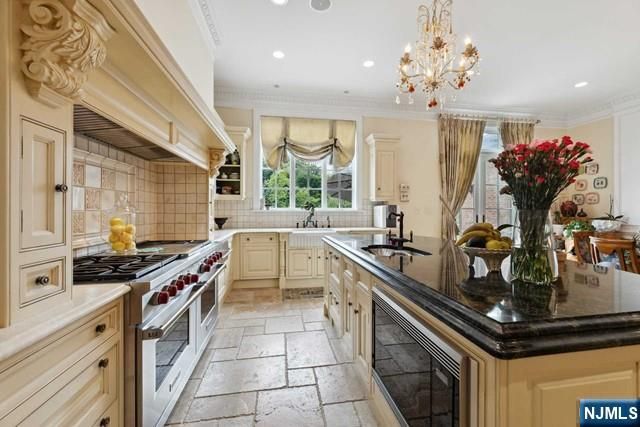31 Marie Major Drive, Alpine, NJ 07620