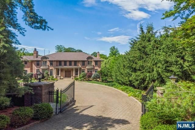 31 Marie Major Drive, Alpine, NJ 07620