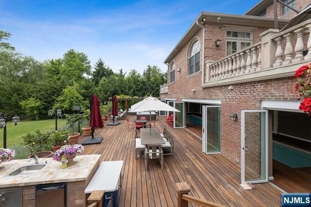 31 Marie Major Drive, Alpine, NJ 07620