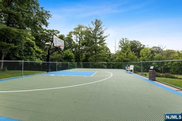 31 Marie Major Drive, Alpine, NJ 07620
