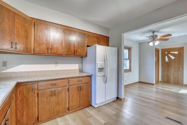 3840 S Sunny View DRIVE, New Berlin, WI 53151