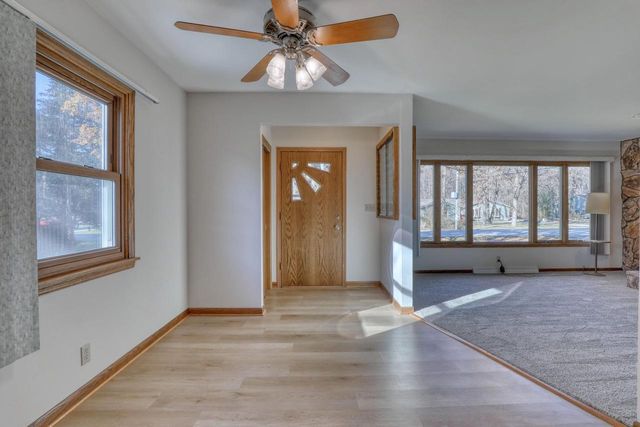 3840 S Sunny View DRIVE, New Berlin, WI 53151