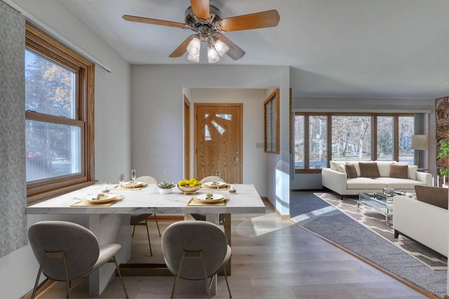 3840 S Sunny View DRIVE, New Berlin, WI 53151