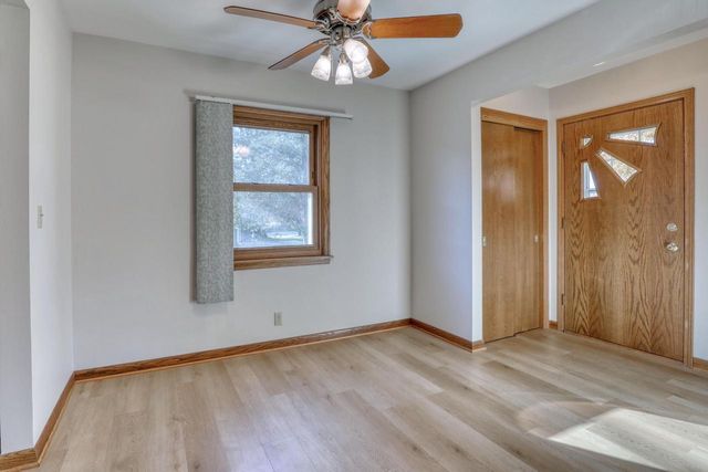 3840 S Sunny View DRIVE, New Berlin, WI 53151