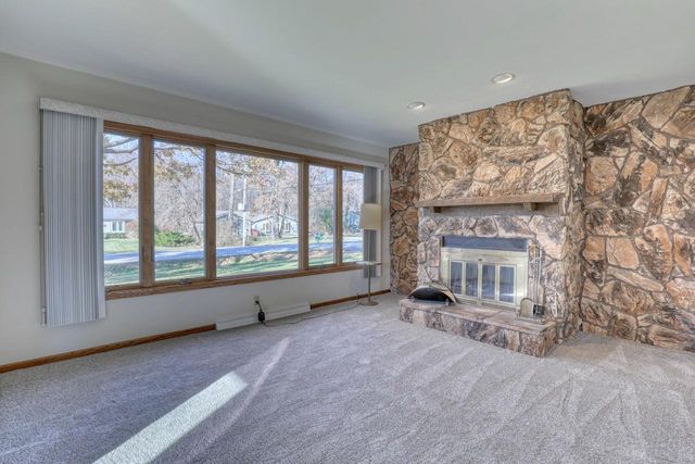 3840 S Sunny View DRIVE, New Berlin, WI 53151