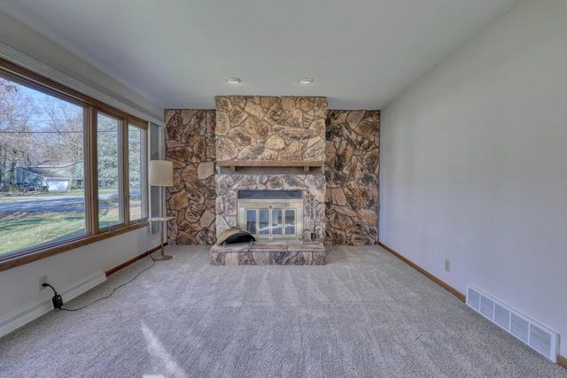 3840 S Sunny View DRIVE, New Berlin, WI 53151