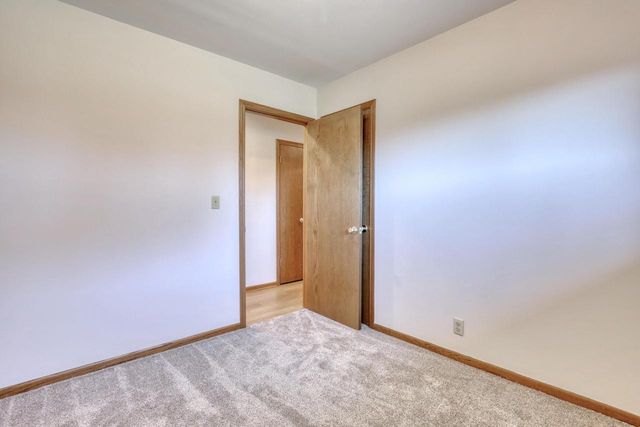 3840 S Sunny View DRIVE, New Berlin, WI 53151