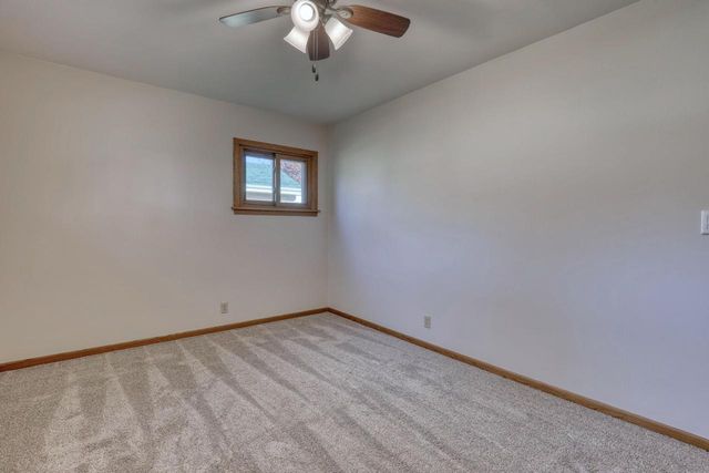 3840 S Sunny View DRIVE, New Berlin, WI 53151