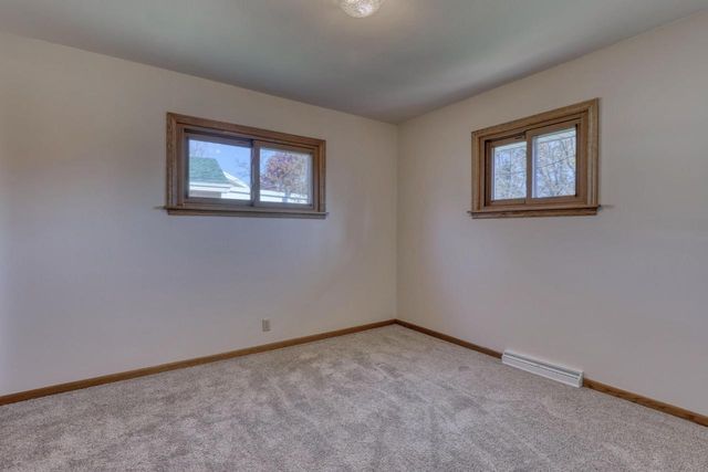 3840 S Sunny View DRIVE, New Berlin, WI 53151