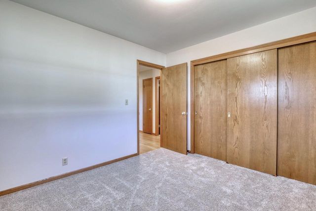 3840 S Sunny View DRIVE, New Berlin, WI 53151