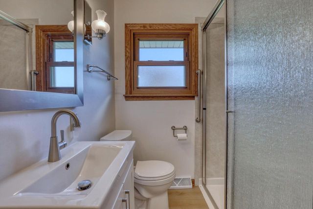 3840 S Sunny View DRIVE, New Berlin, WI 53151