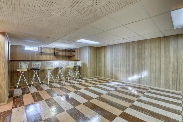 3840 S Sunny View DRIVE, New Berlin, WI 53151