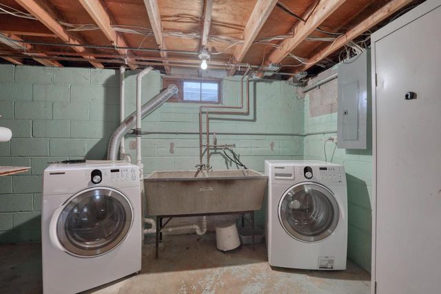 3840 S Sunny View DRIVE, New Berlin, WI 53151