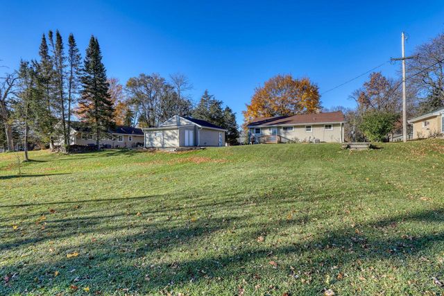3840 S Sunny View DRIVE, New Berlin, WI 53151
