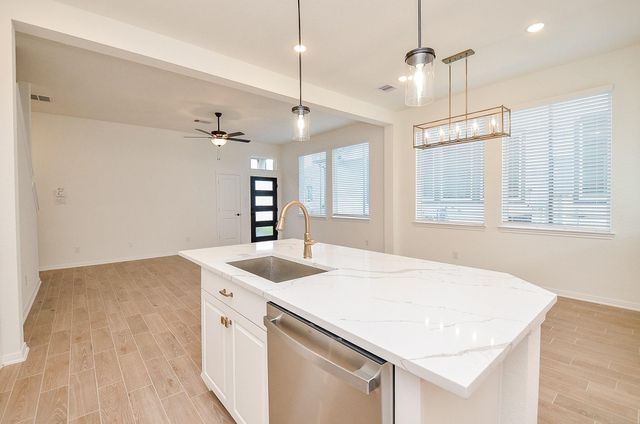 130 W Coralburst Loop, Montgomery, TX 77316