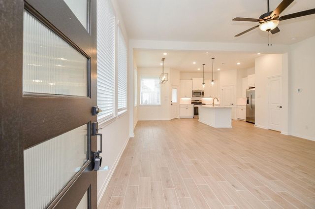 130 W Coralburst Loop, Montgomery, TX 77316