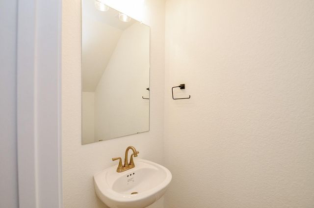 130 W Coralburst Loop, Montgomery, TX 77316