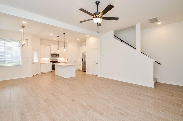 130 W Coralburst Loop, Montgomery, TX 77316