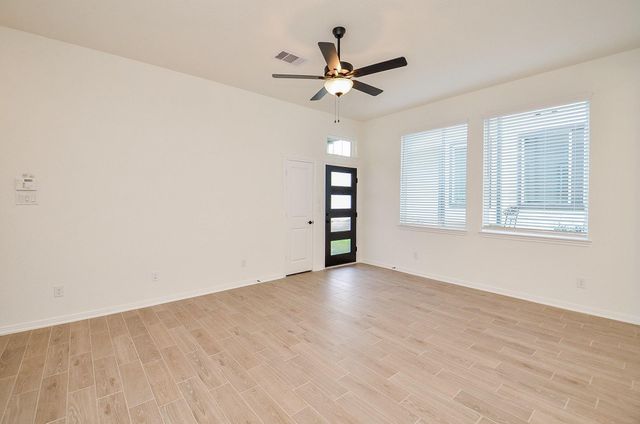 130 W Coralburst Loop, Montgomery, TX 77316