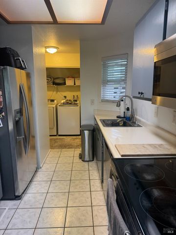 2528 Westberry Dr, Santa Rosa, CA 95403