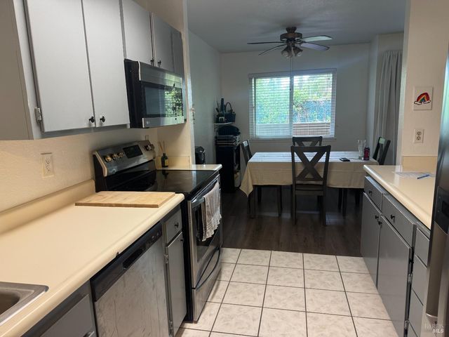 2528 Westberry Dr, Santa Rosa, CA 95403