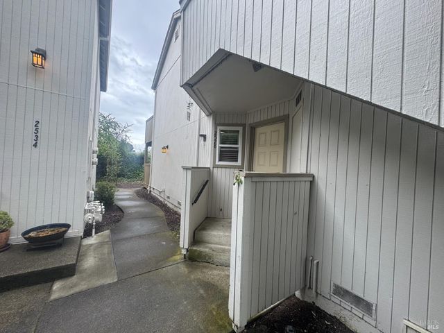 2528 Westberry Dr, Santa Rosa, CA 95403