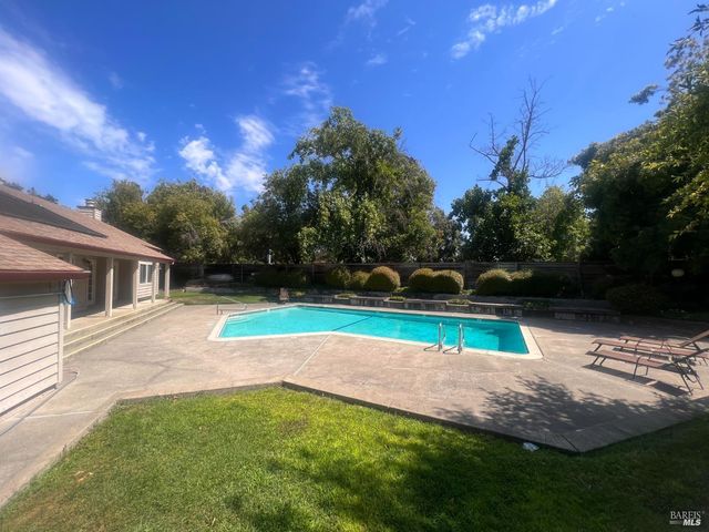 2528 Westberry Dr, Santa Rosa, CA 95403
