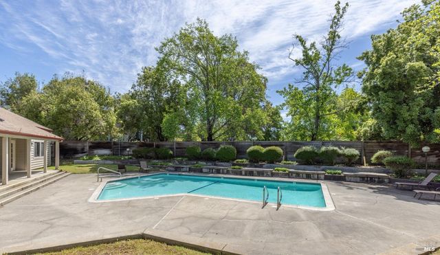 2528 Westberry Dr, Santa Rosa, CA 95403