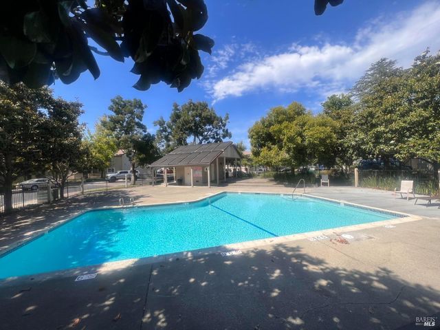 2528 Westberry Dr, Santa Rosa, CA 95403