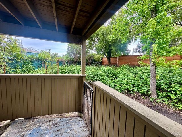 2528 Westberry Dr, Santa Rosa, CA 95403