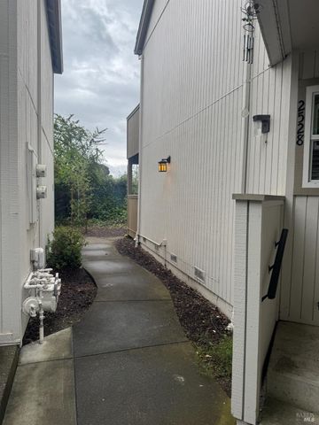 2528 Westberry Dr, Santa Rosa, CA 95403