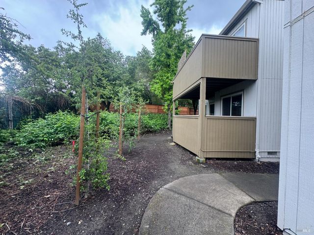 2528 Westberry Dr, Santa Rosa, CA 95403