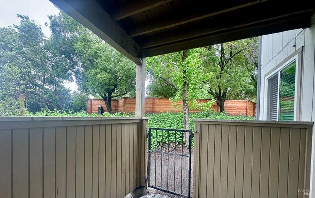 2528 Westberry Dr, Santa Rosa, CA 95403