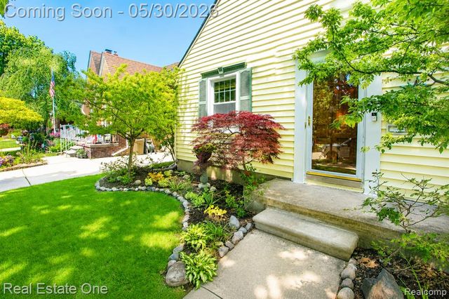 22108 Military Street, Dearborn, MI 48124