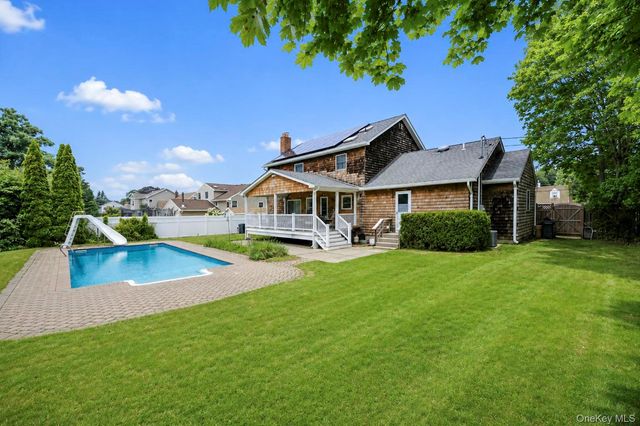36 George Street, Sayville, NY 11782