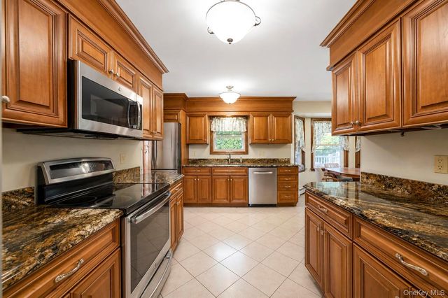 36 George Street, Sayville, NY 11782