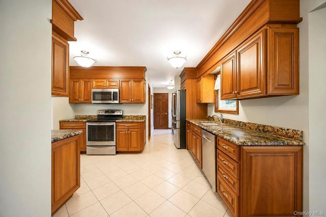 36 George Street, Sayville, NY 11782
