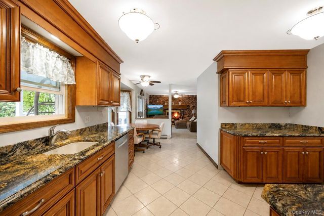 36 George Street, Sayville, NY 11782