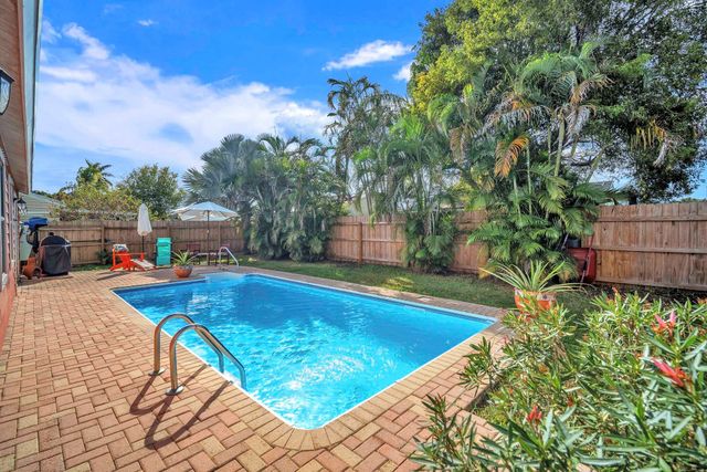 5235 Edgewood Drive, Lake Worth, FL 33467