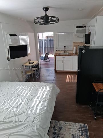 1000 SW 3rd Ave b, Hallandale Beach, FL 33009