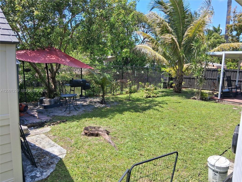 1000 SW 3rd Ave b, Hallandale Beach, FL 33009