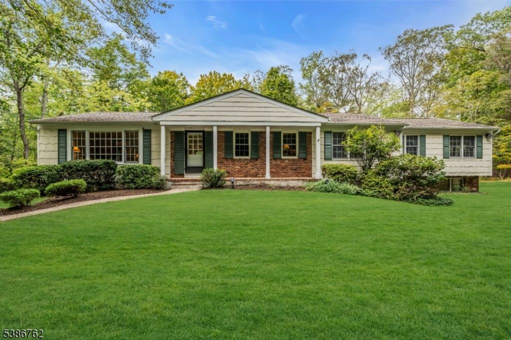 23 Hunters Trl, Warren Twp., NJ 07059