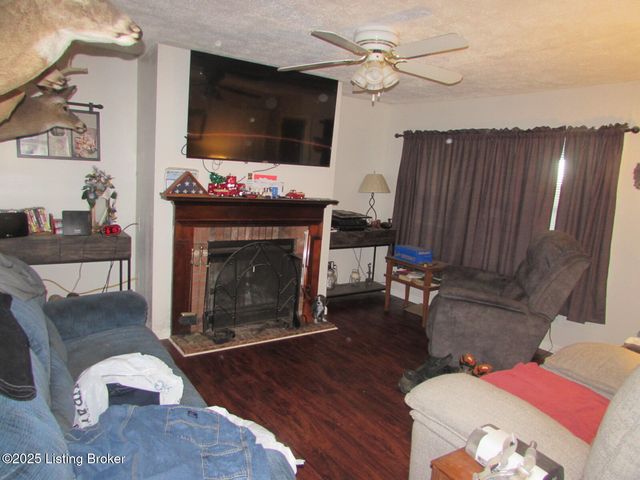 174 W Joyce Ln, Brooks, KY 40109