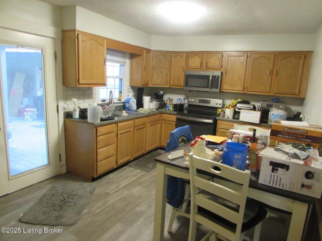 174 W Joyce Ln, Brooks, KY 40109