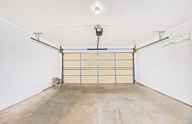 1896 Huntington Lane, West Fargo, ND 58078