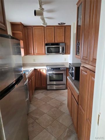 330 Chapel Ridge Drive G, Hazelwood, MO 63042